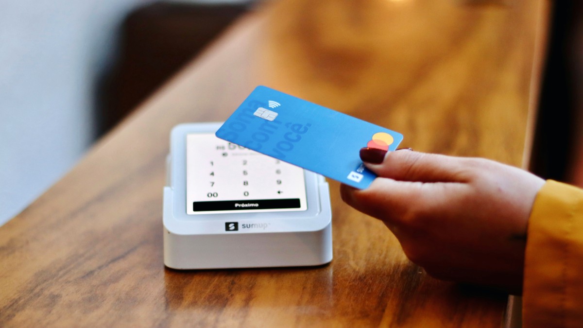tapping-credit-card.jpg